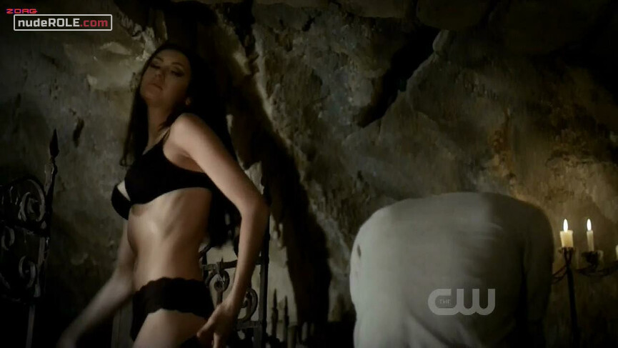 2. Elena Gilbert sexy – The Vampire Diaries s02e11 (2011)