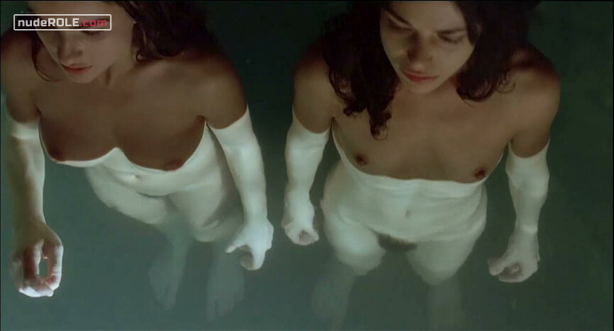 2. Noemi nude, Michelle nude, Anouk nude – The Secrets (2007)