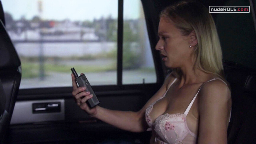 3. Allison Russo sexy – Human Target s01e05 (2010)