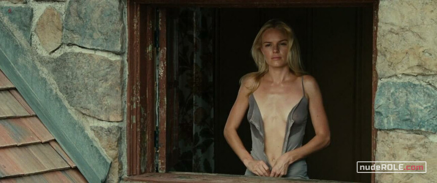 1. Amy Sumner sexy – Straw Dogs (2011)