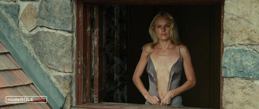 1. Amy Sumner sexy – Straw Dogs (2011)