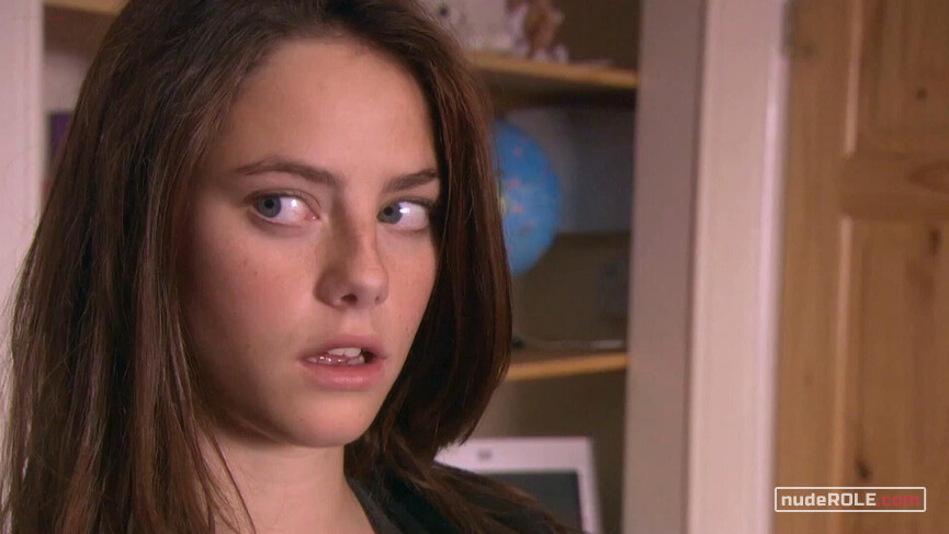 2. Effy Stonem sexy – Skins s03 (2009)