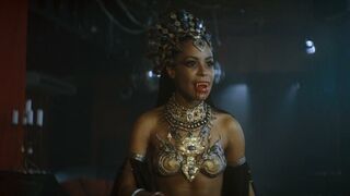 Akasha sexy – Queen of the Damned (2002)