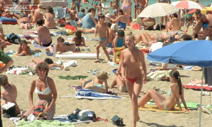 3. in Biarritz nude – The Green Ray (1986)