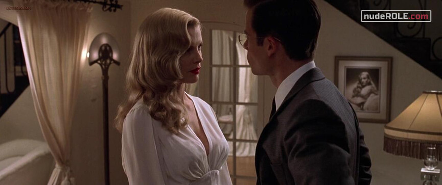 3. Lynn Bracken sexy, Susan Lefferts nude, Tammy Jordan nude – L.A. Confidential (1997)