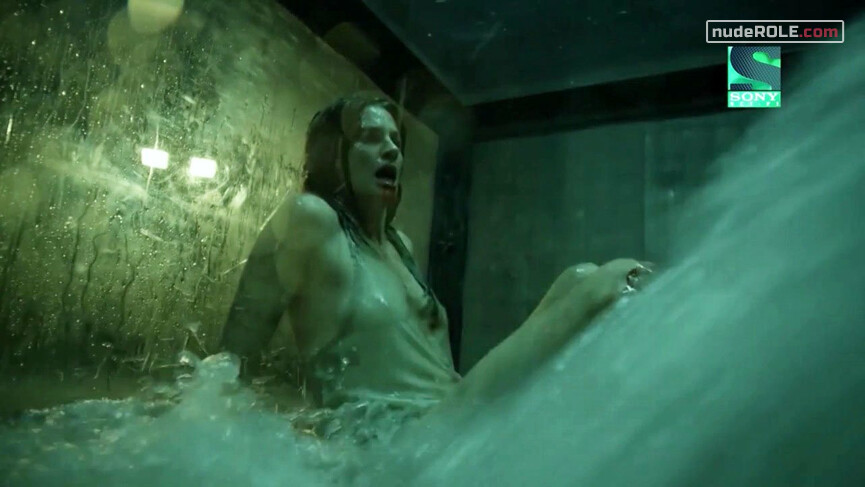 3. Emily Byrne sexy – Absentia s01e01 (2017)