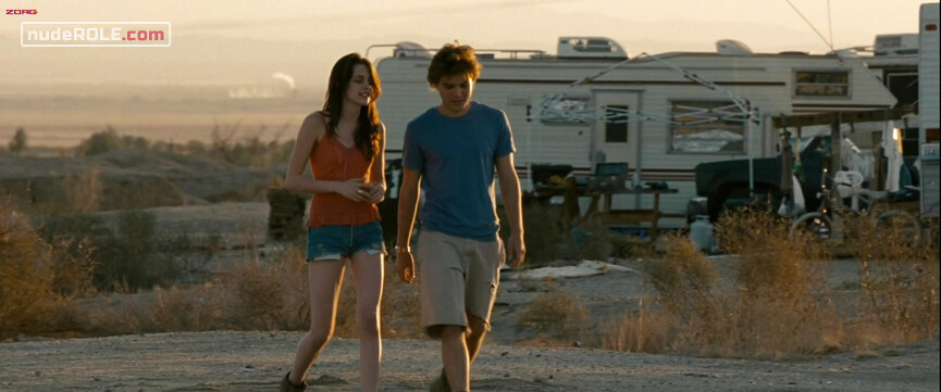 2. Tracy Tatro sexy – Into the Wild (2007)