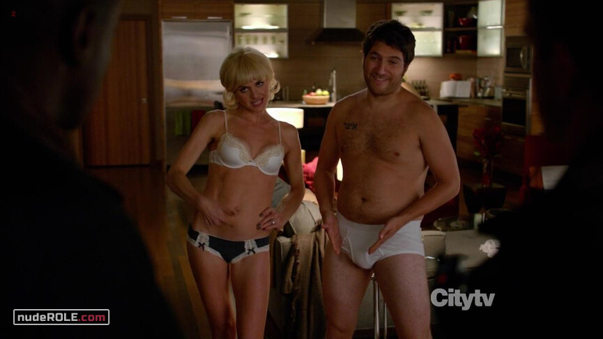 1. Jane Williams sexy – Happy Endings s02e10 (2012)