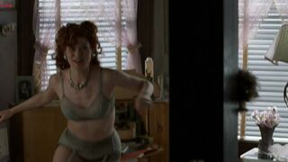 Betty Sutton sexy – A Walk in the Clouds (1995)