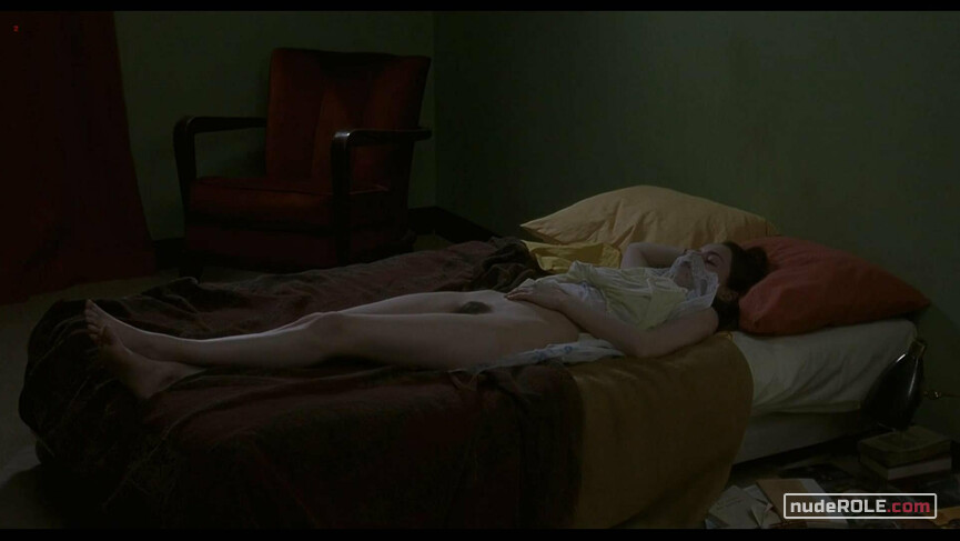1. Elena Pingot nude – Fat Girl (2001)