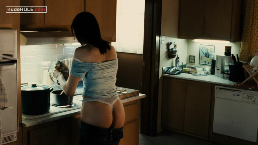 2. Teresa Gazelle nude – Running Scared (2006)