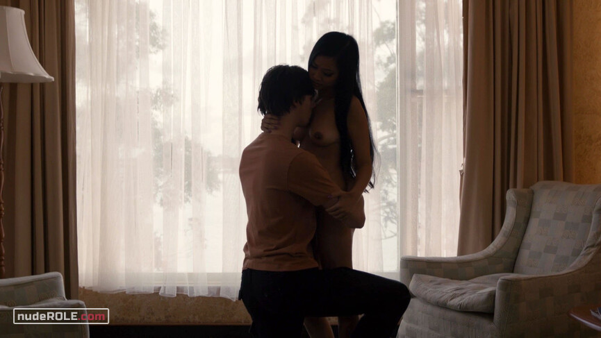 6. Cinnamon nude – Top of the Lake s02e05 (2017)