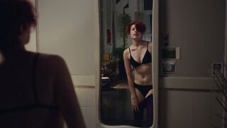 Cindy nude, Abbie Porter sexy – 20th Century Women (2016)