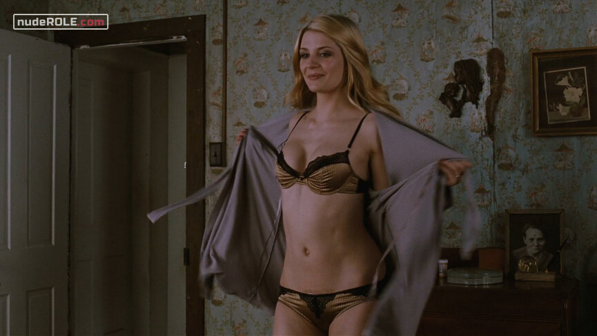 3. Shelby Mercer sexy, Elizabeth Mitchum sexy – Homecoming (2009)