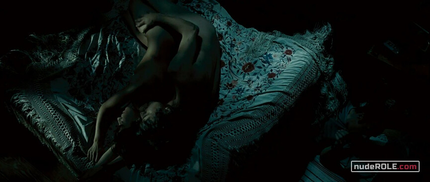 3. Clara nude – Sleep Tight (2011)