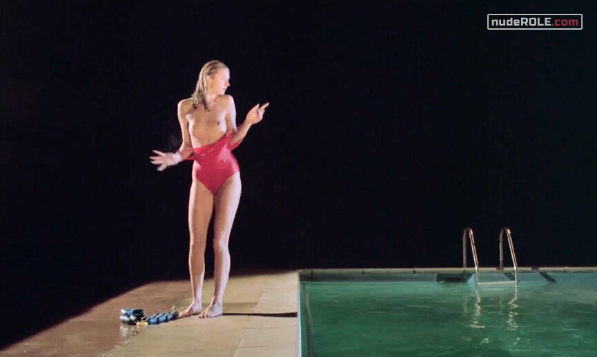 1. Cissie Colpitts 3 nude, Nancy nude, Cissie Colpitts 2 nude – Drowning by Numbers (1988)