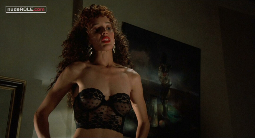 1. Rachel sexy, Jackie nude – Vampire's Kiss (1989)