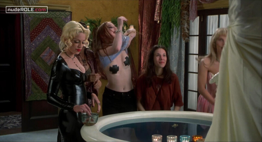 3. Eva nude, Jezebel nude, Kiva nude, Angela sexy, Athena sexy – Four Rooms (1995)