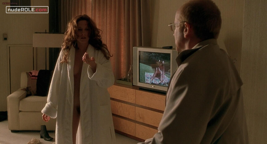 2. Maya Burson nude – One Hour Photo (2002)