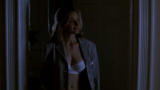 Emma Russell sexy – The Saint (1997)