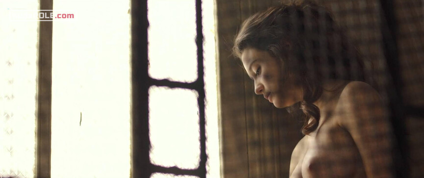 1. Laura nude – Amar (2017)