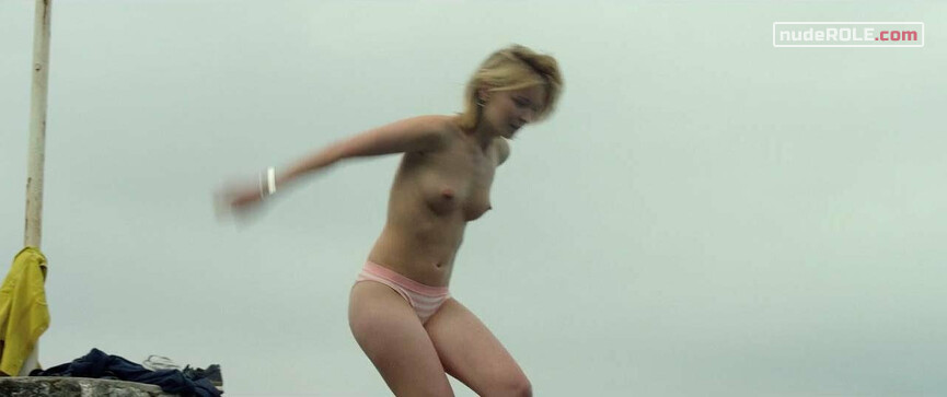 1. Elodie nude, Diane sexy – Moka (2016)