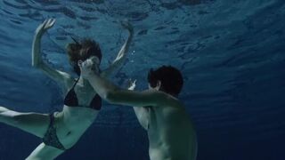 Lisa Rickard sexy – 4 Minute Mile (2014)