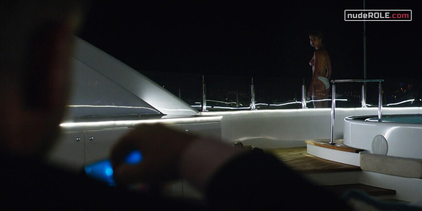 3. Nadia nude – Riviera s01e01 (2017)