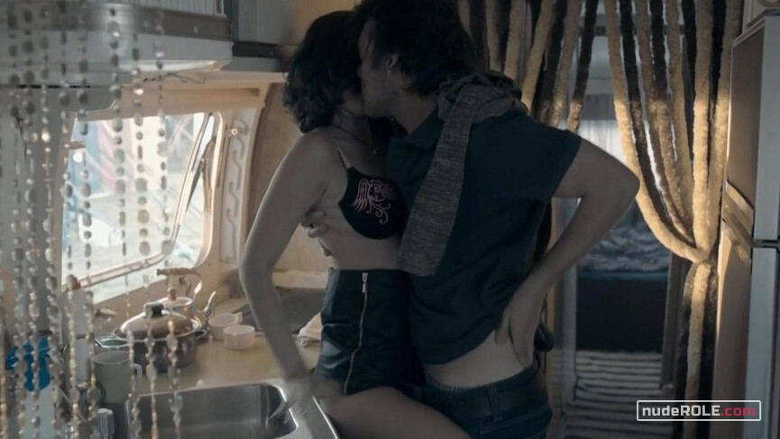 2. Vesna nude – Cirkus Bukowsky s01e05-06 (2013)