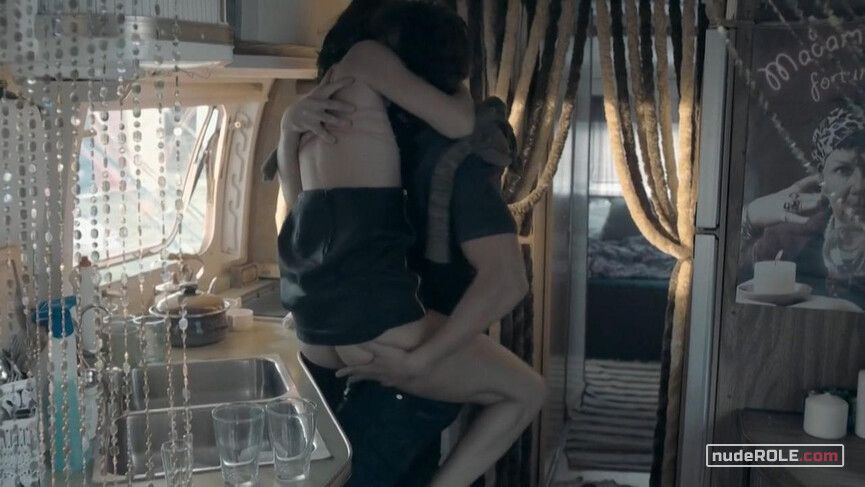 3. Vesna nude – Cirkus Bukowsky s01e05-06 (2013)