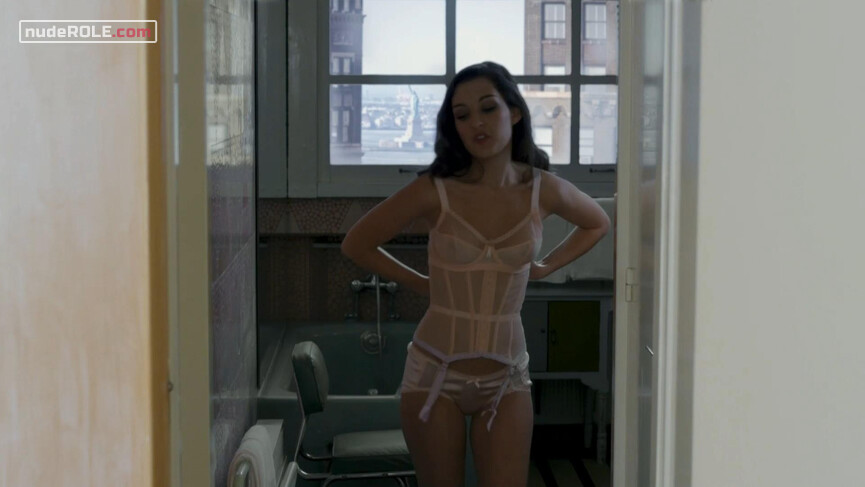 1. Muriel nude – Marcel Dassault, l'homme au pardessus (2014)