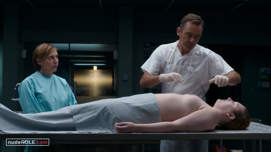 1. Tina Lunt nude, Lucy Chatham nude – Silent Witness s20e03 (2017)