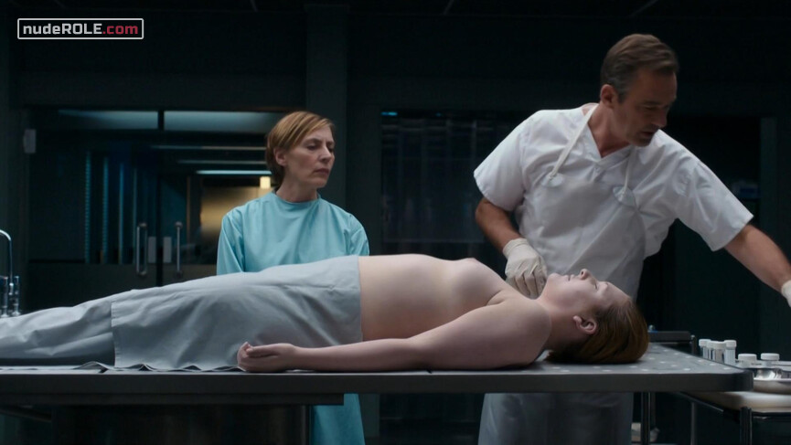 2. Tina Lunt nude, Lucy Chatham nude – Silent Witness s20e03 (2017)