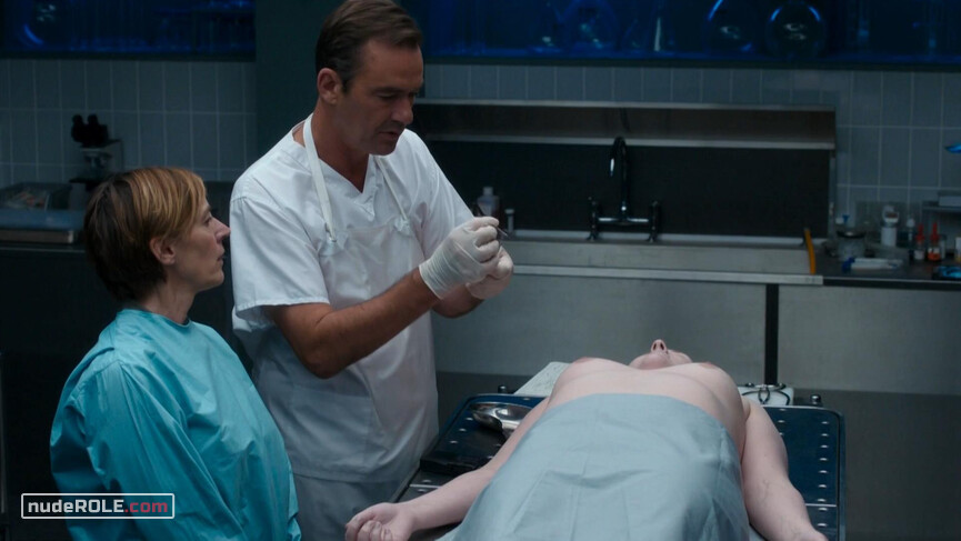 3. Tina Lunt nude, Lucy Chatham nude – Silent Witness s20e03 (2017)