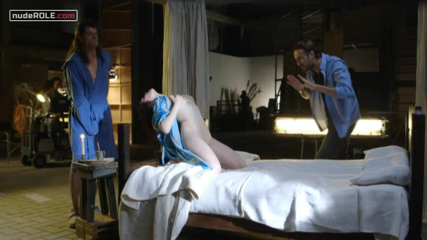 3. Carla Casanova nude – El crac s01e08 (2014)