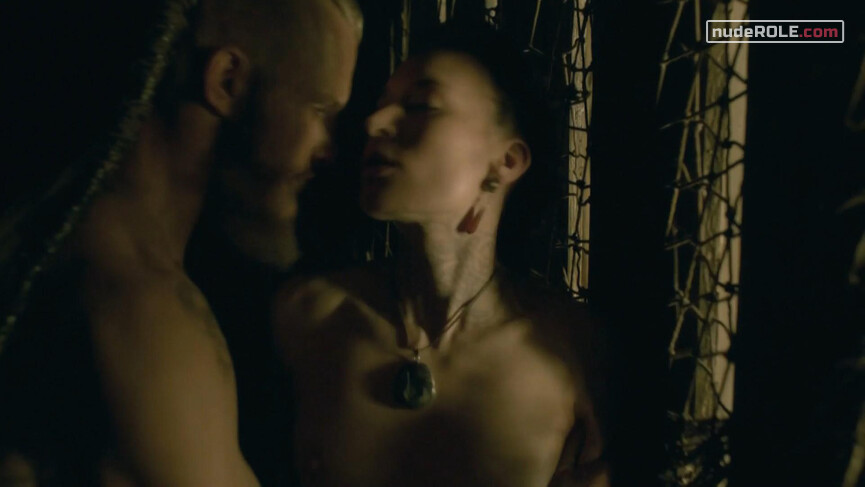 2. Margrethe nude, Astrid nude – Vikings s04e18 (2017)