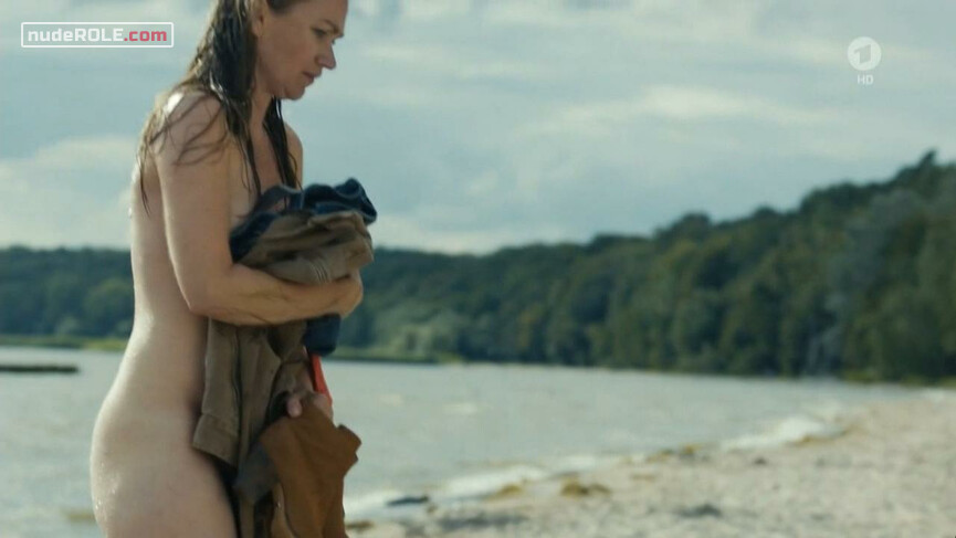 1. Julia Thiel nude – Engelmacher — Der Usedom-Krimi (2016)