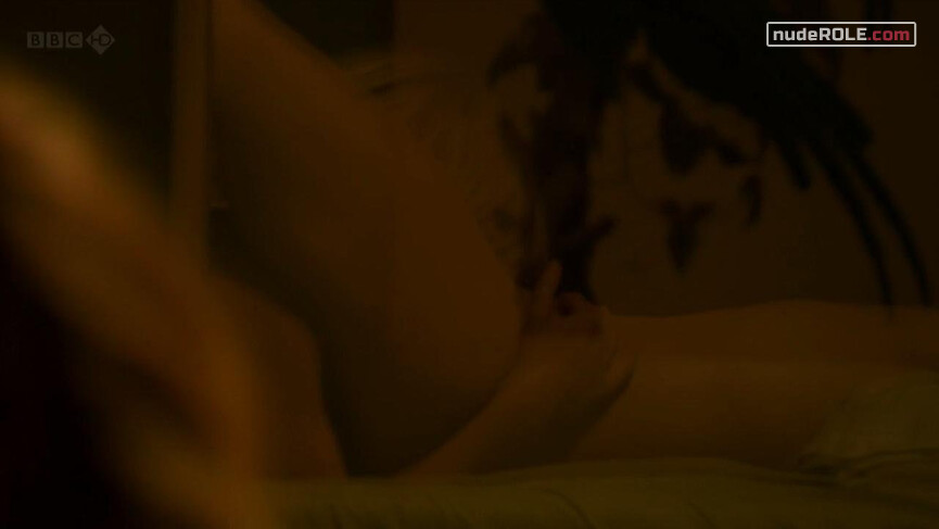 2. Bea nude, Lexy Price nude, Sadie sexy, Gabriella sexy – Lip Service s02e03 (2012)