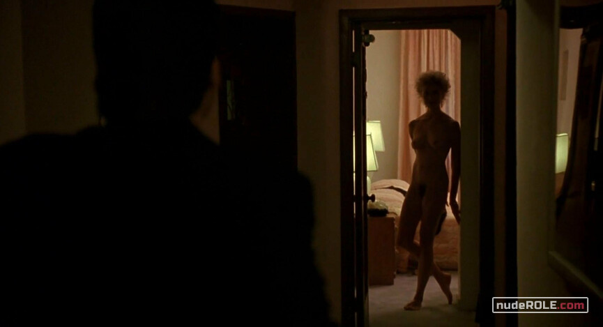 3. Myra Langtry nude – The Grifters (1990)