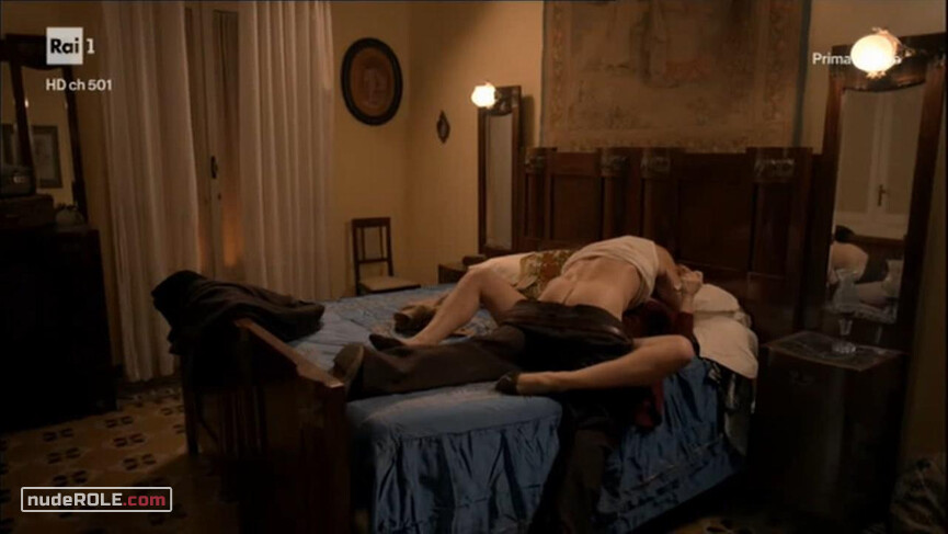 2. Giuseppina Zanchetti nude, Franca Franza nude – Di Padre in Figlia s01e01 (2017)