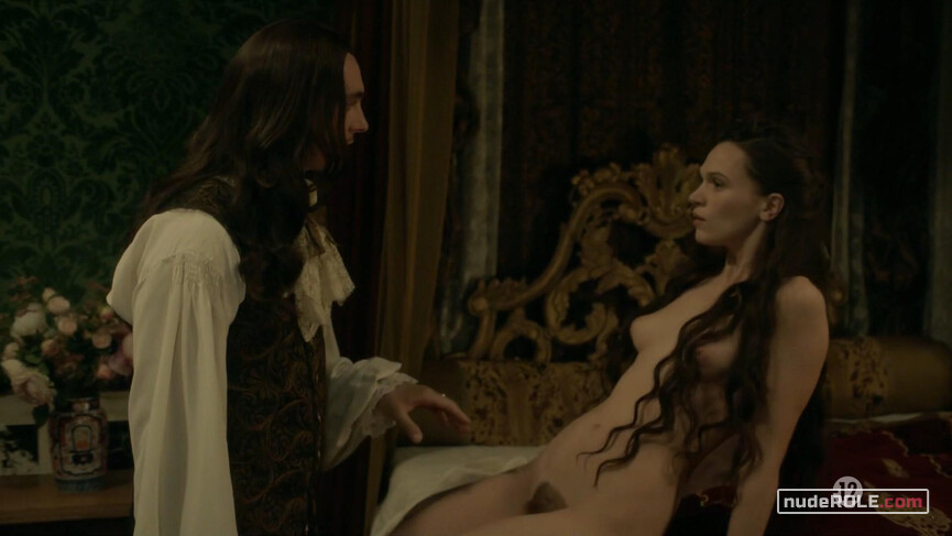 1. Athénaïs de Montespan nude – Versailles s02e09-10 (2017)