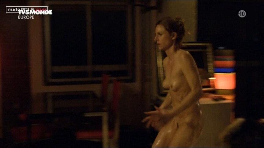 1. Mariella de Luca nude – Hiver rouge (2011)