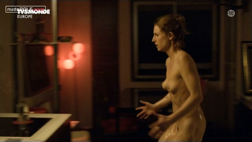 3. Mariella de Luca nude – Hiver rouge (2011)