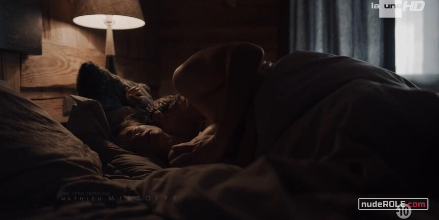 2. Léa Steiner nude – Black Spot s01e04 (2017)