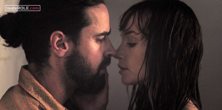 3. Kate Bowman, Beth Bowman nude – Dead Awake (2016)