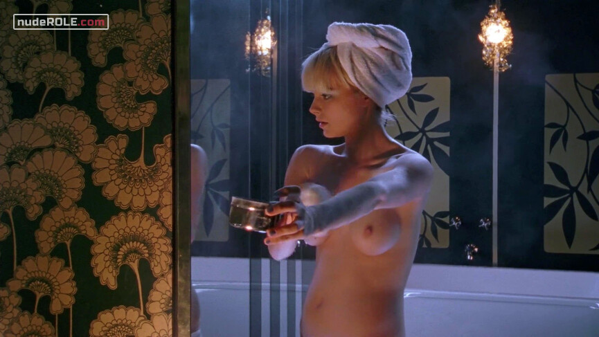 3. Tippi nude – Satisfaction s01e08-10 (2007)