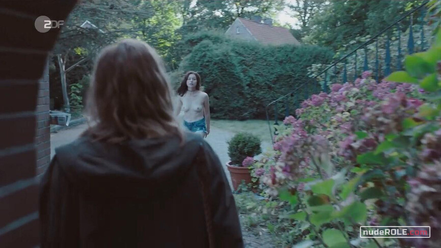 2. Sylvia Kleine nude – Ostfriesenkiller (2017)