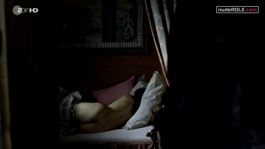 1. Miriam Maillinger nude – In den besten Familien (2012)