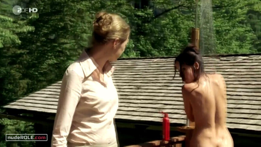 3. Miriam Maillinger nude – In den besten Familien (2012)