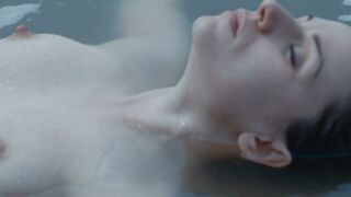 Elizabeth nude – Siren (2014)